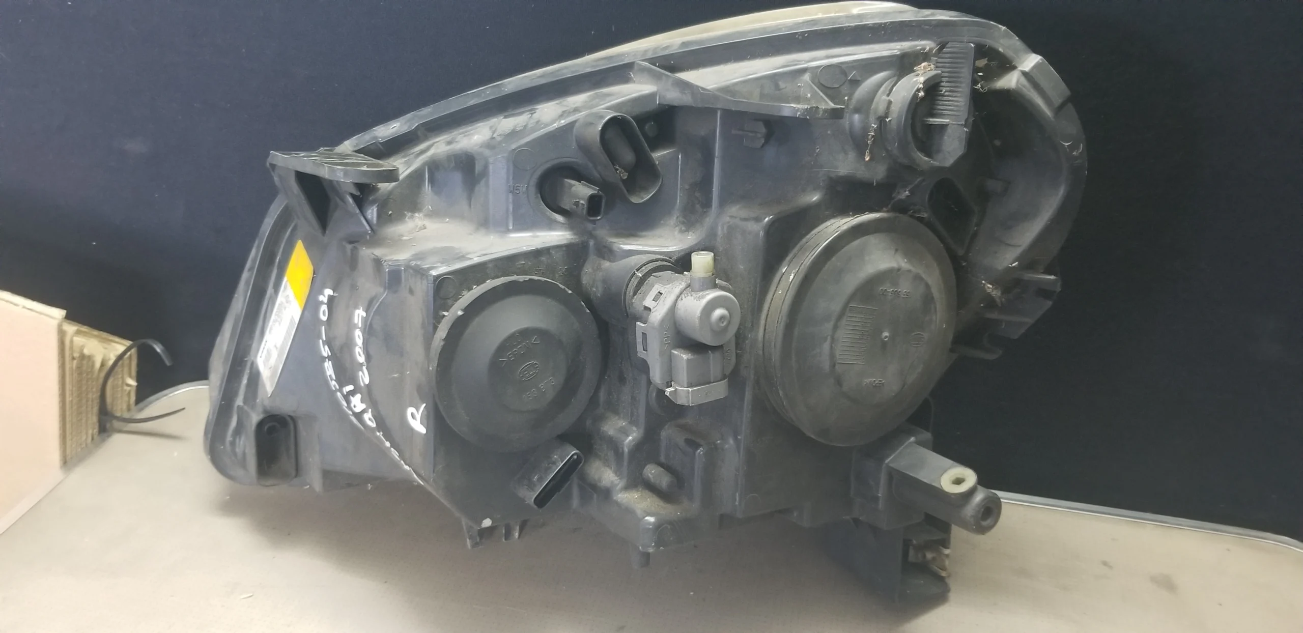 OEM Nissan Qashqai headlight unit 2007–2010
