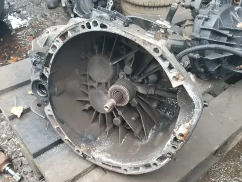 Front view of Renault Master Mk3 PF6 gearbox 304017165R