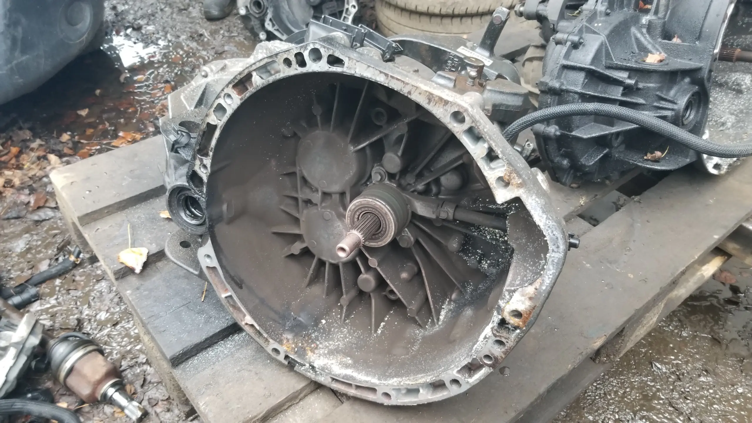 Front view of Renault Master Mk3 PF6 gearbox 304017165R