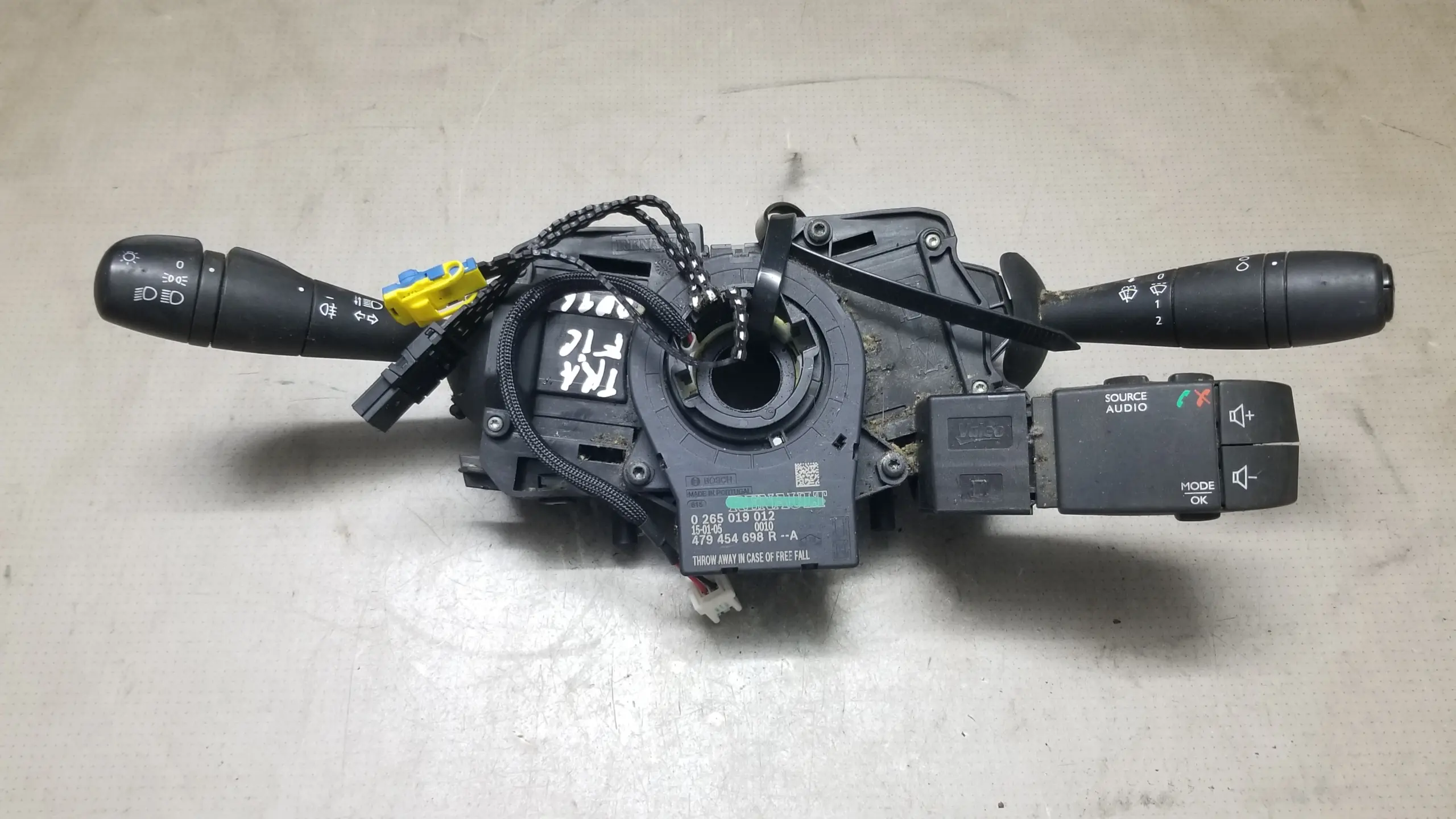 2016 Renault Trafic X82 steering column stalks and squib ring assembly