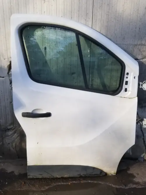 Right front door in white for Renault Trafic Mk3 X82