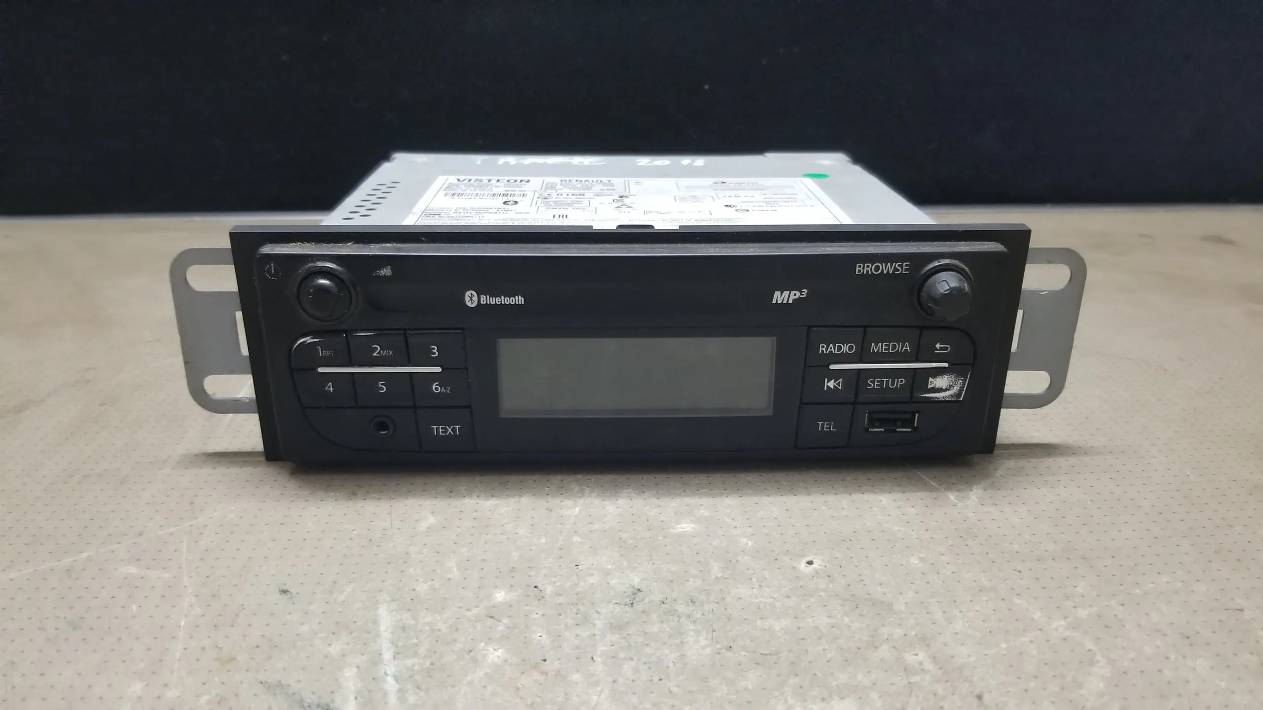 Renault Trafic 2015–2019 OEM stereo radio CD player head unit 93457540