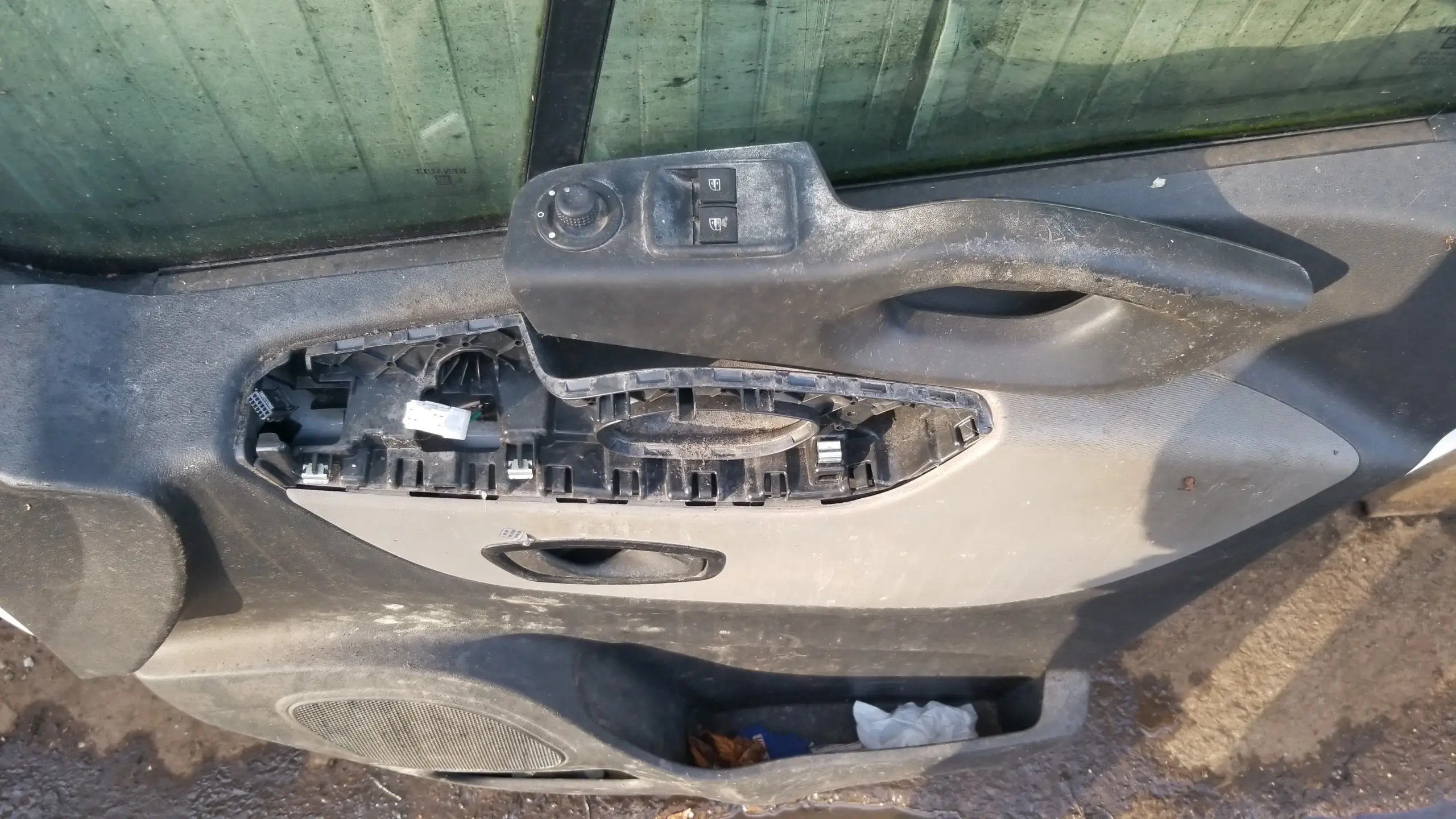 Complete right-hand front door for Vivaro X82