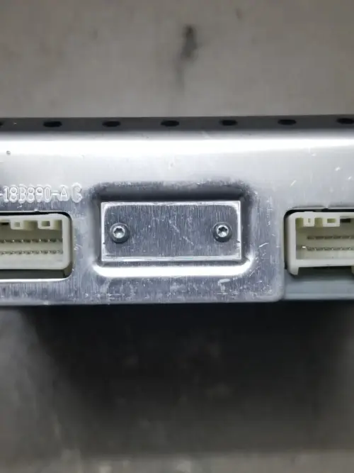 Rear connector ports on Renault Trafic radio CD player head unit