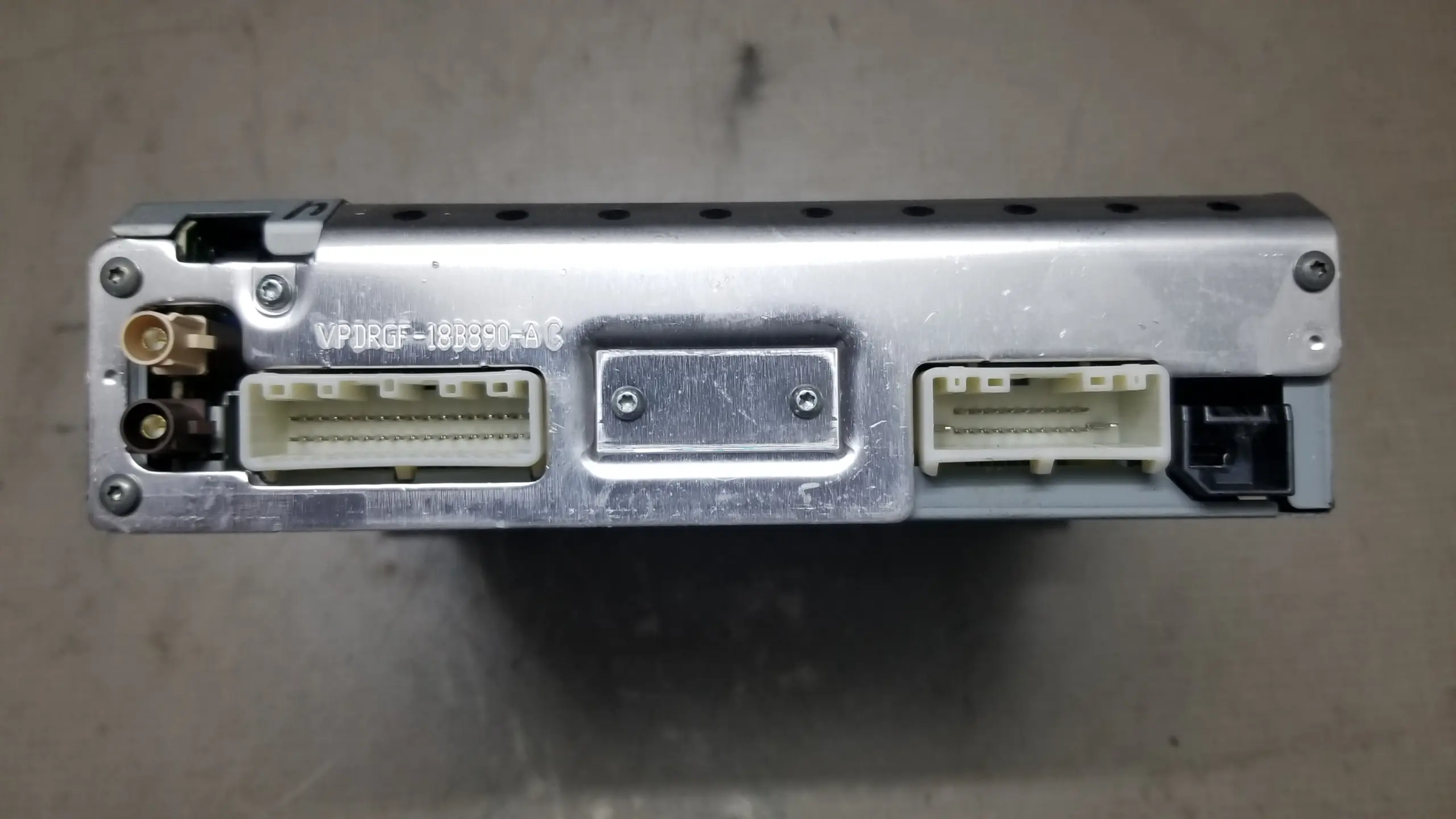 Rear connector ports on Renault Trafic radio CD player head unit