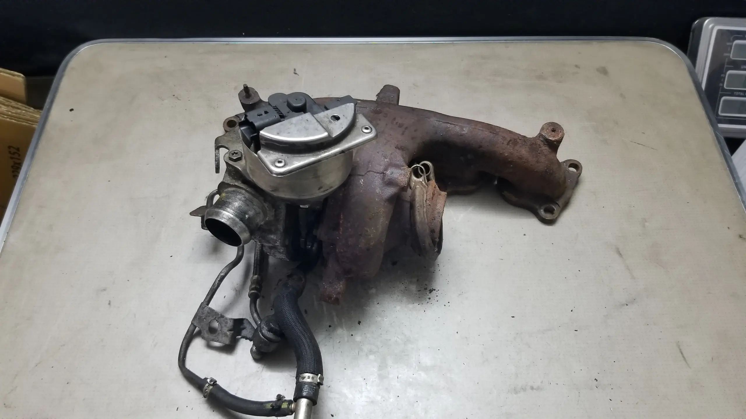 Compressor housing view of Peugeot Boxer 2.2 HDi turbocharger 1679597380