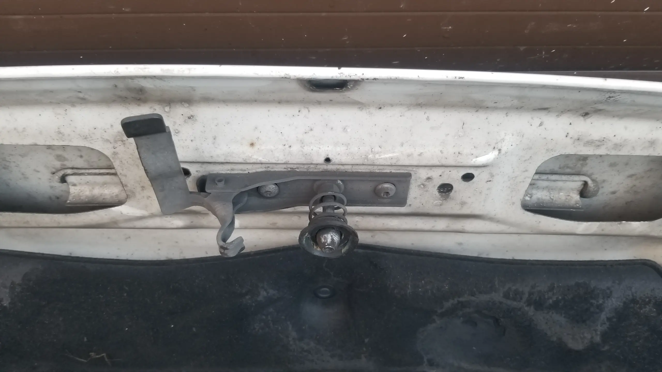 VW Crafter bonnet underside and mounting points