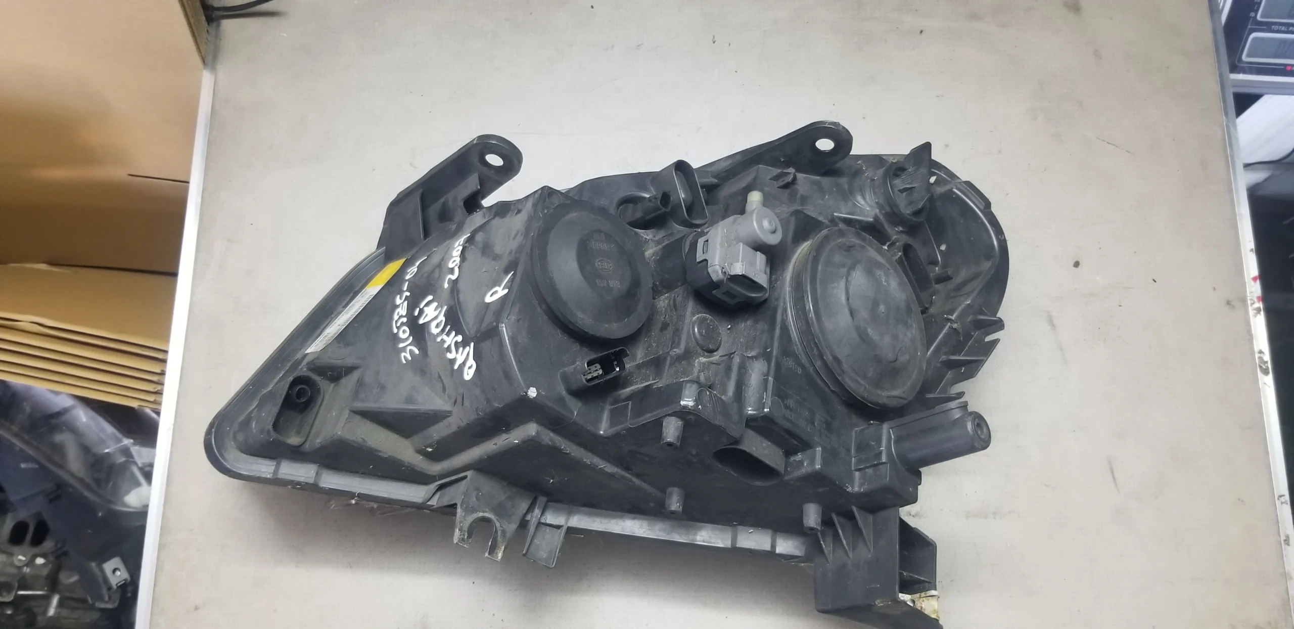 Used Nissan Qashqai J10 front headlamp