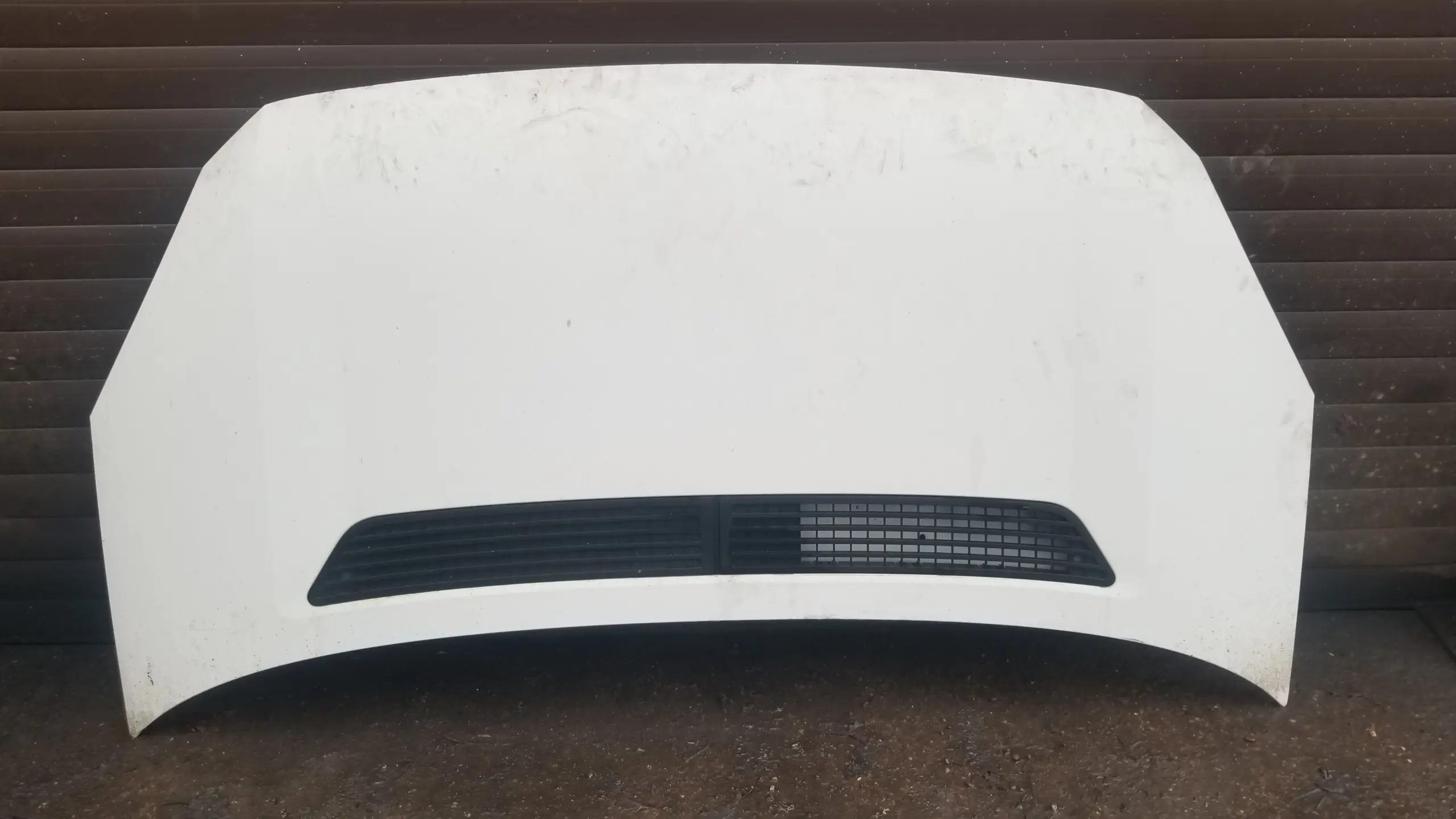 Volkswagen Crafter bonnet white 2013–2017 — front view