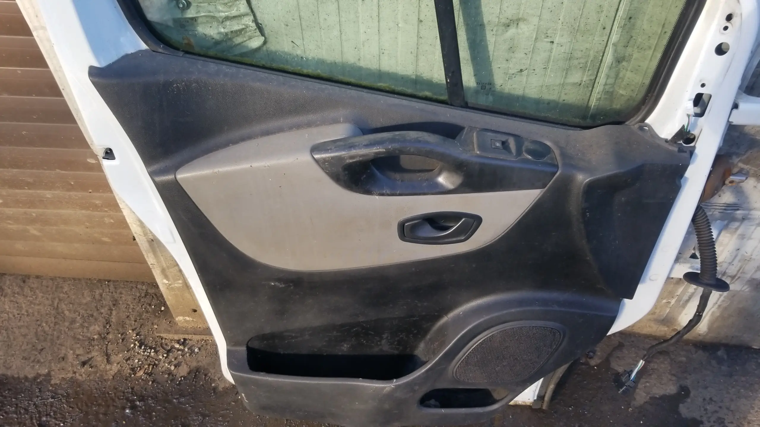 Complete left front door assembly for Vivaro/Trafic X82