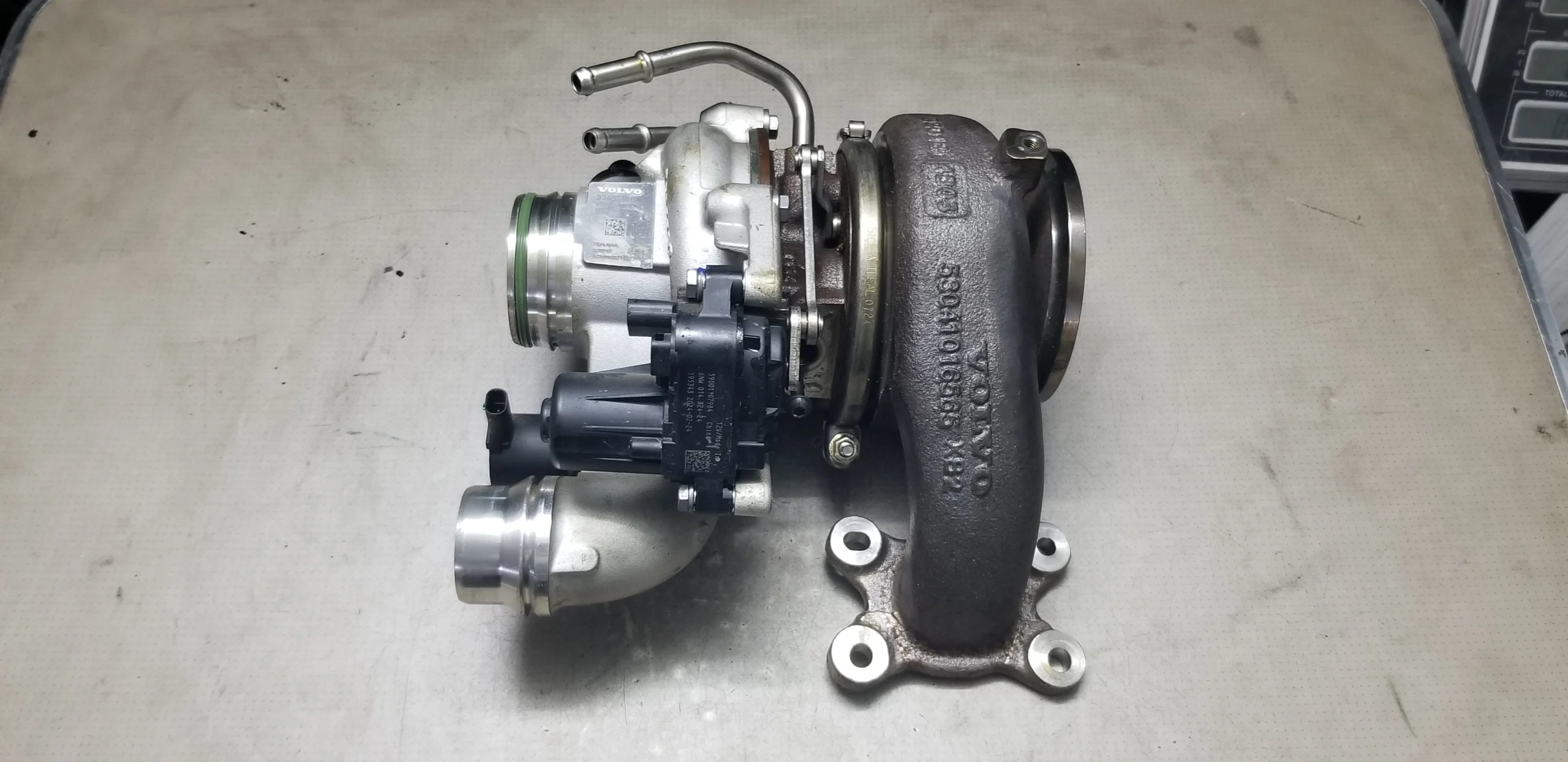 Volvo XC60 2.0 petrol turbocharger 2024 OEM unit