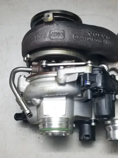 Volvo XC60 turbocharger side view 2024