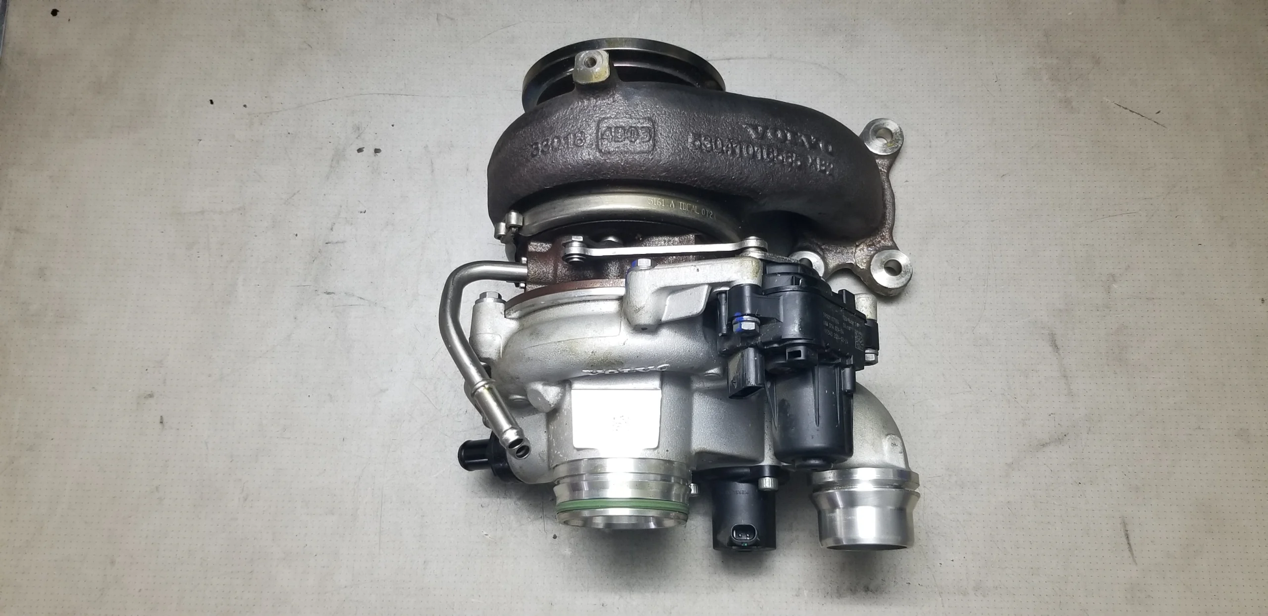 Volvo XC60 turbocharger side view 2024