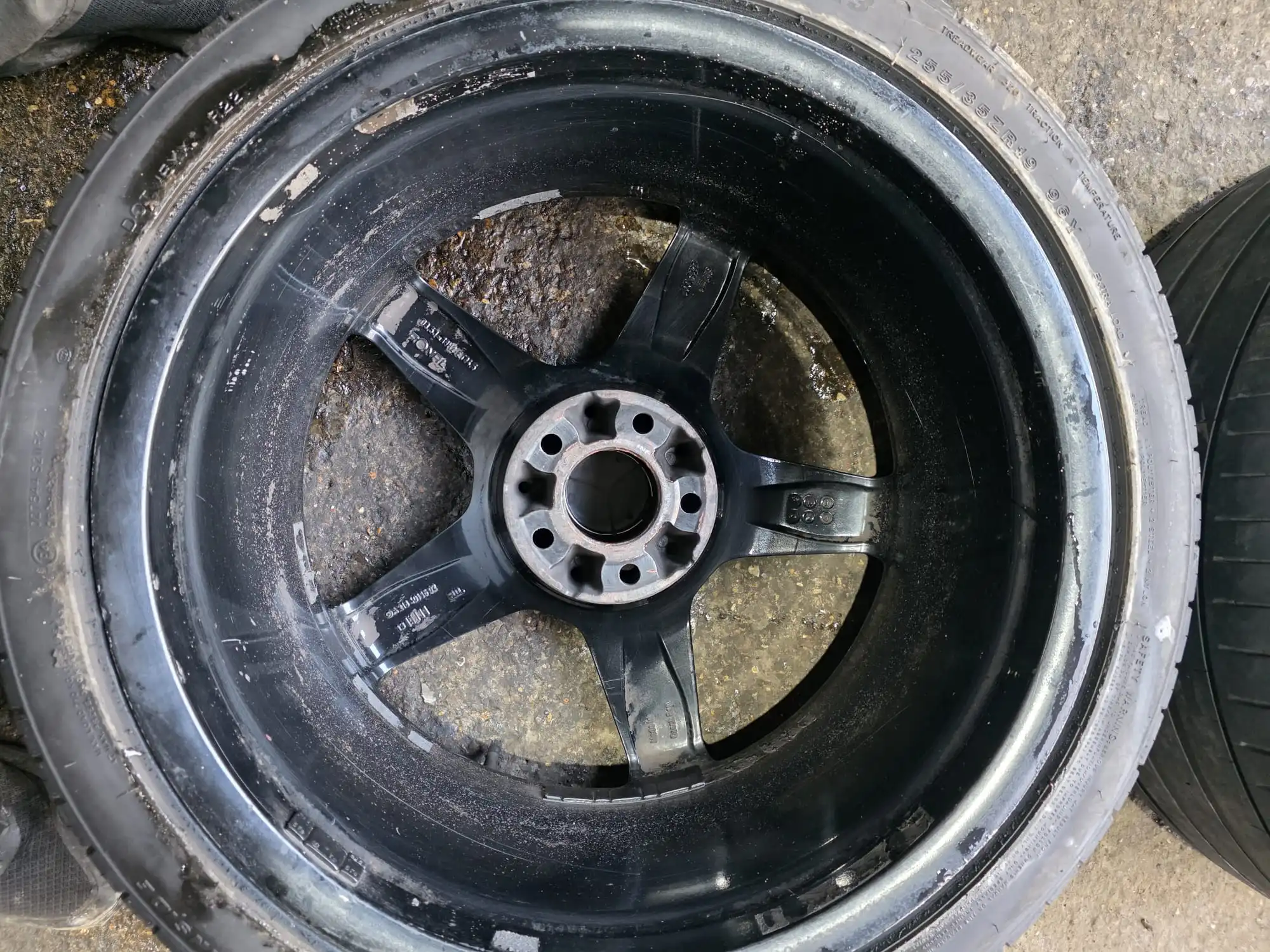 mercedes-cls-w218-amg-alloy-wheel-rim-detail-06