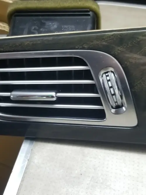 Mercedes CLS W218 dash trim with left air vent
