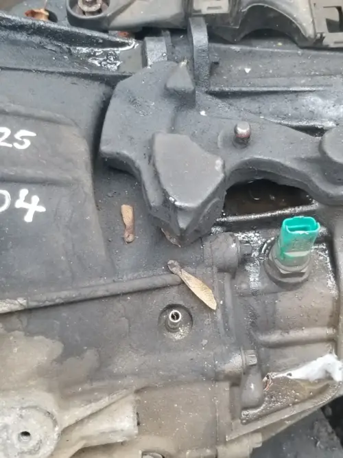 Detail of Renault Master 2021 6-speed gearbox housing