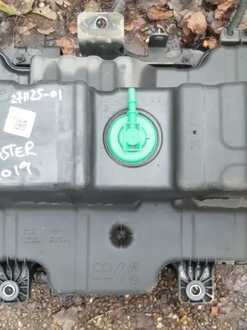 Close-up of genuine part number 172A24289R on Renault Master Adblue Tank