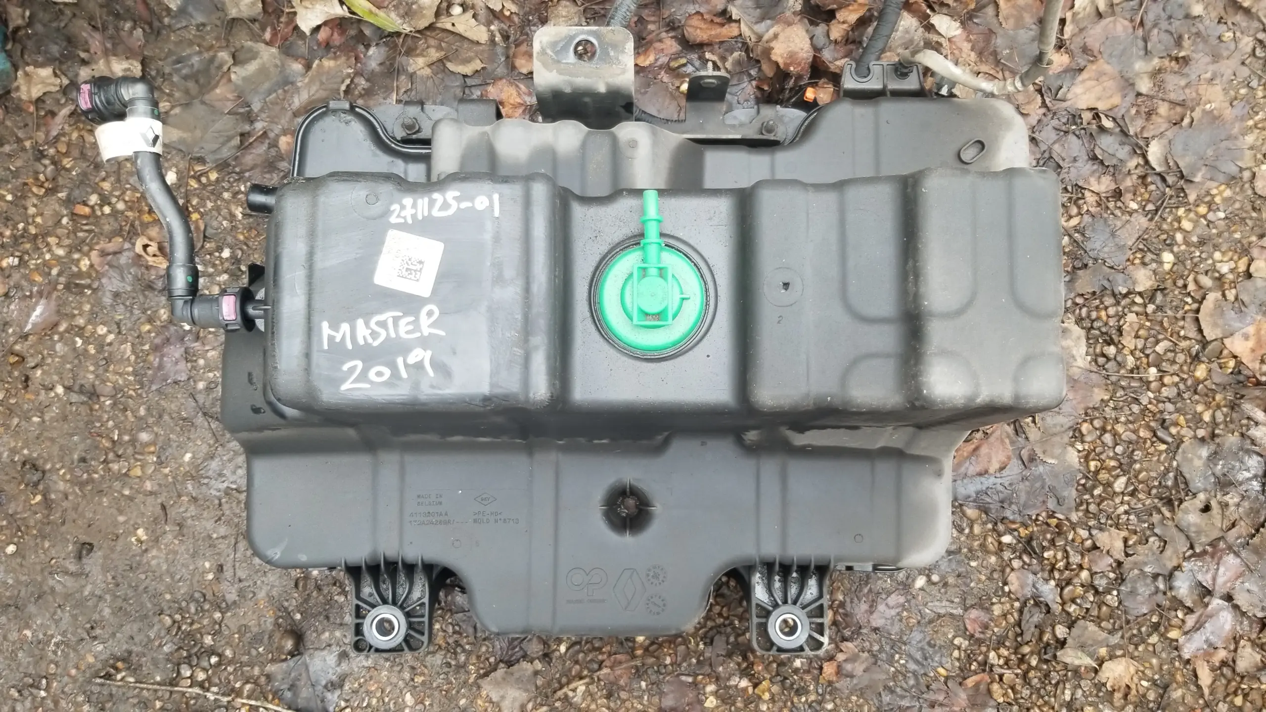Close-up of genuine part number 172A24289R on Renault Master Adblue Tank