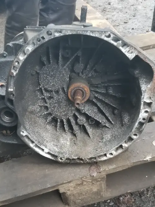 Renault Master Mk3 2021 FWD M9T 6-speed manual gearbox front view