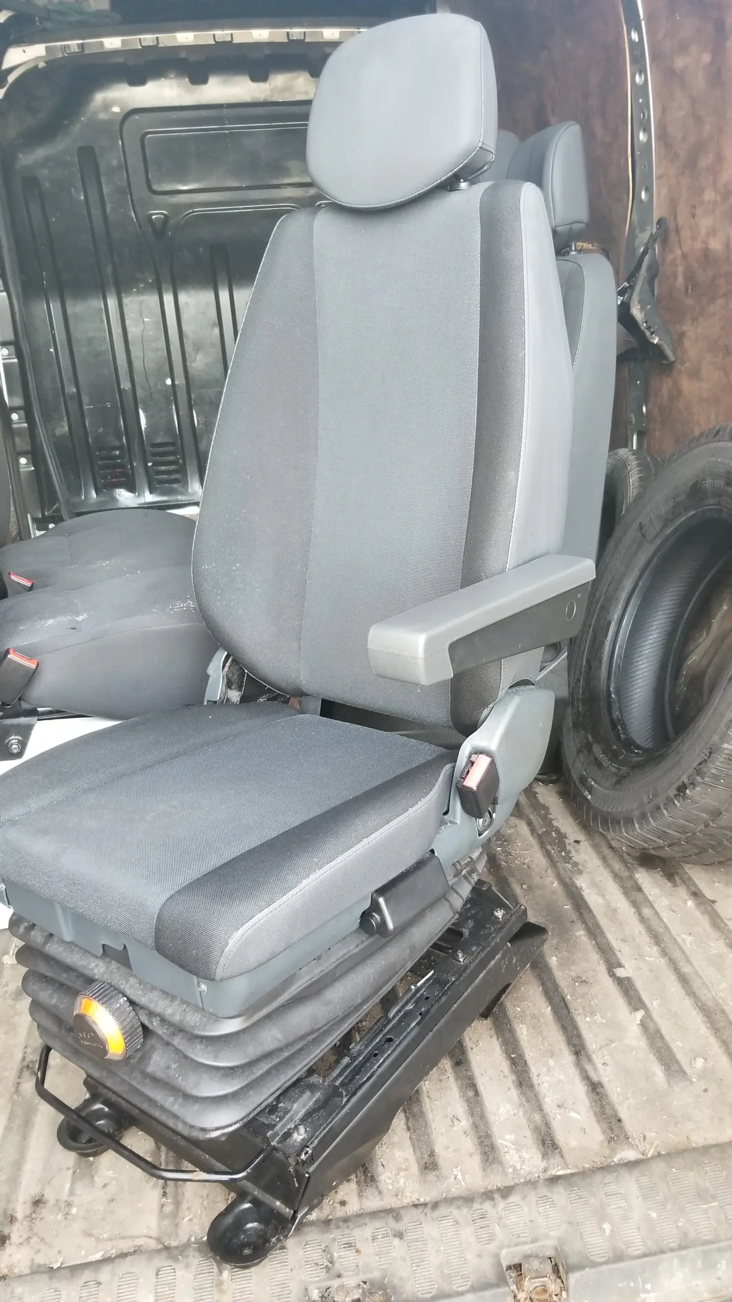 2019 Renault Master driver seat suspension base