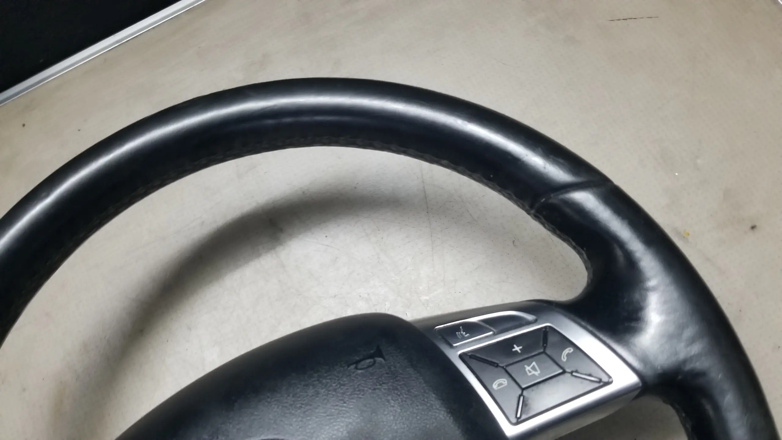 Black interior steering wheel for Mercedes C200 W204