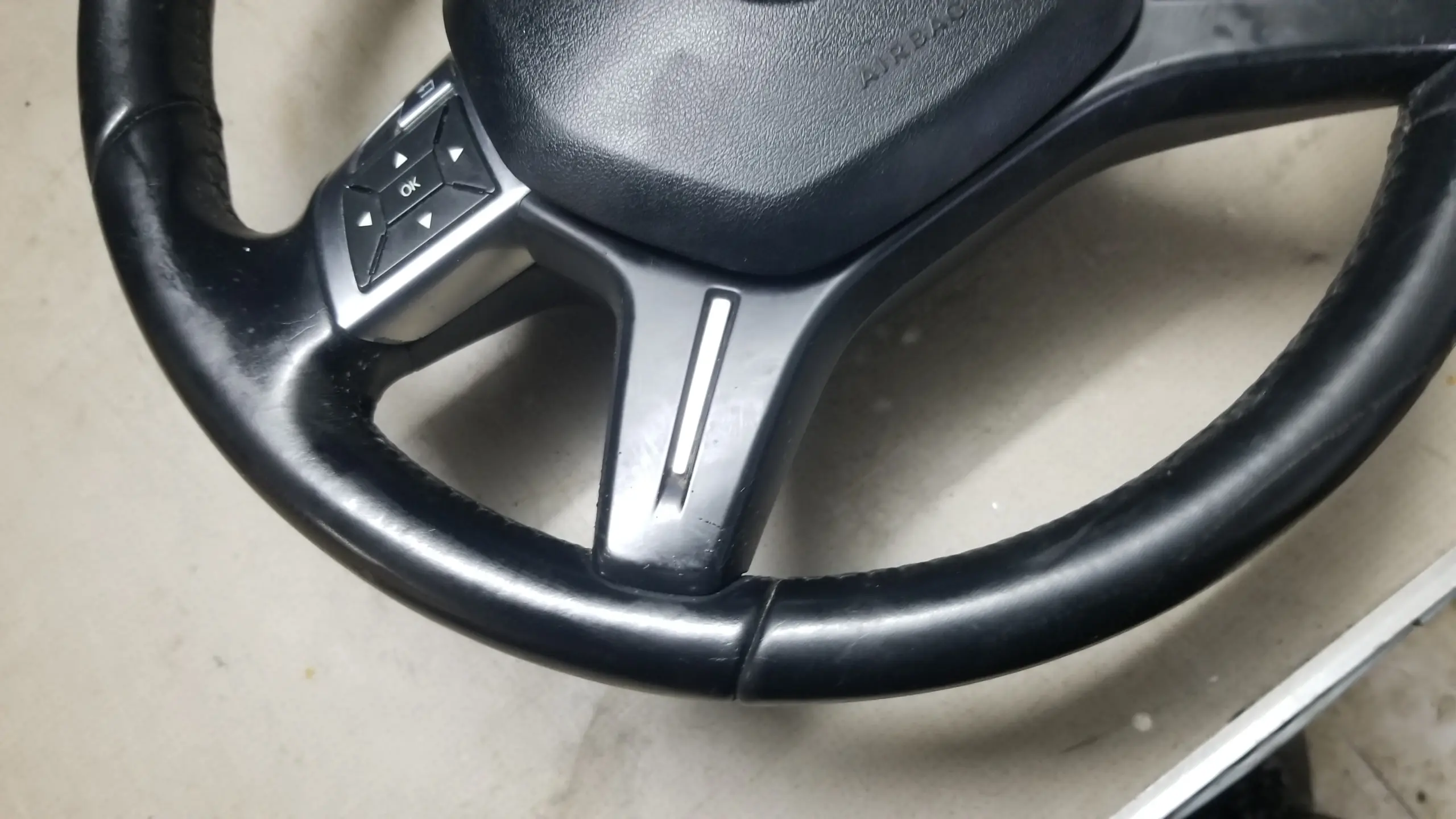 Used Mercedes C-Class steering wheel assembly 2011
