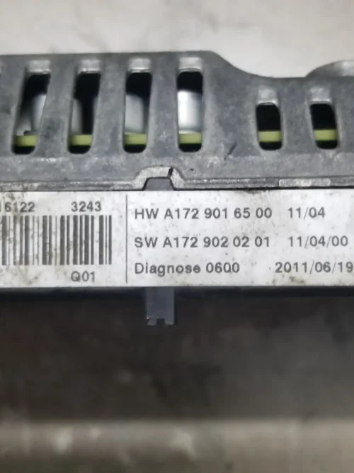 Mercedes onboard display screen A1729016500