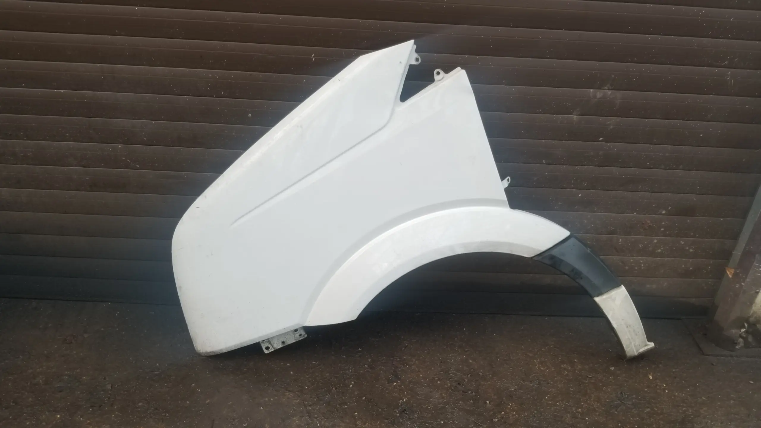 Volkswagen Crafter 2017 front passenger side wing white
