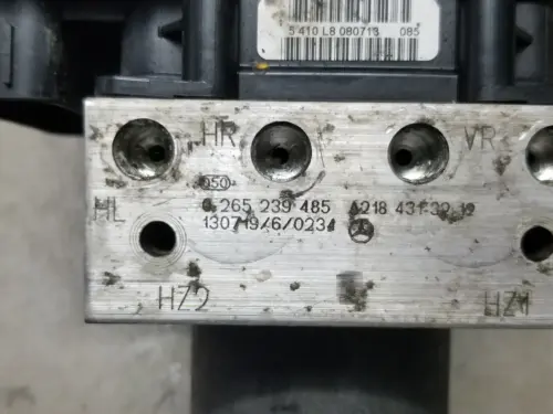 Mercedes CLS C218 ABS pump control module A2184313212 front ports