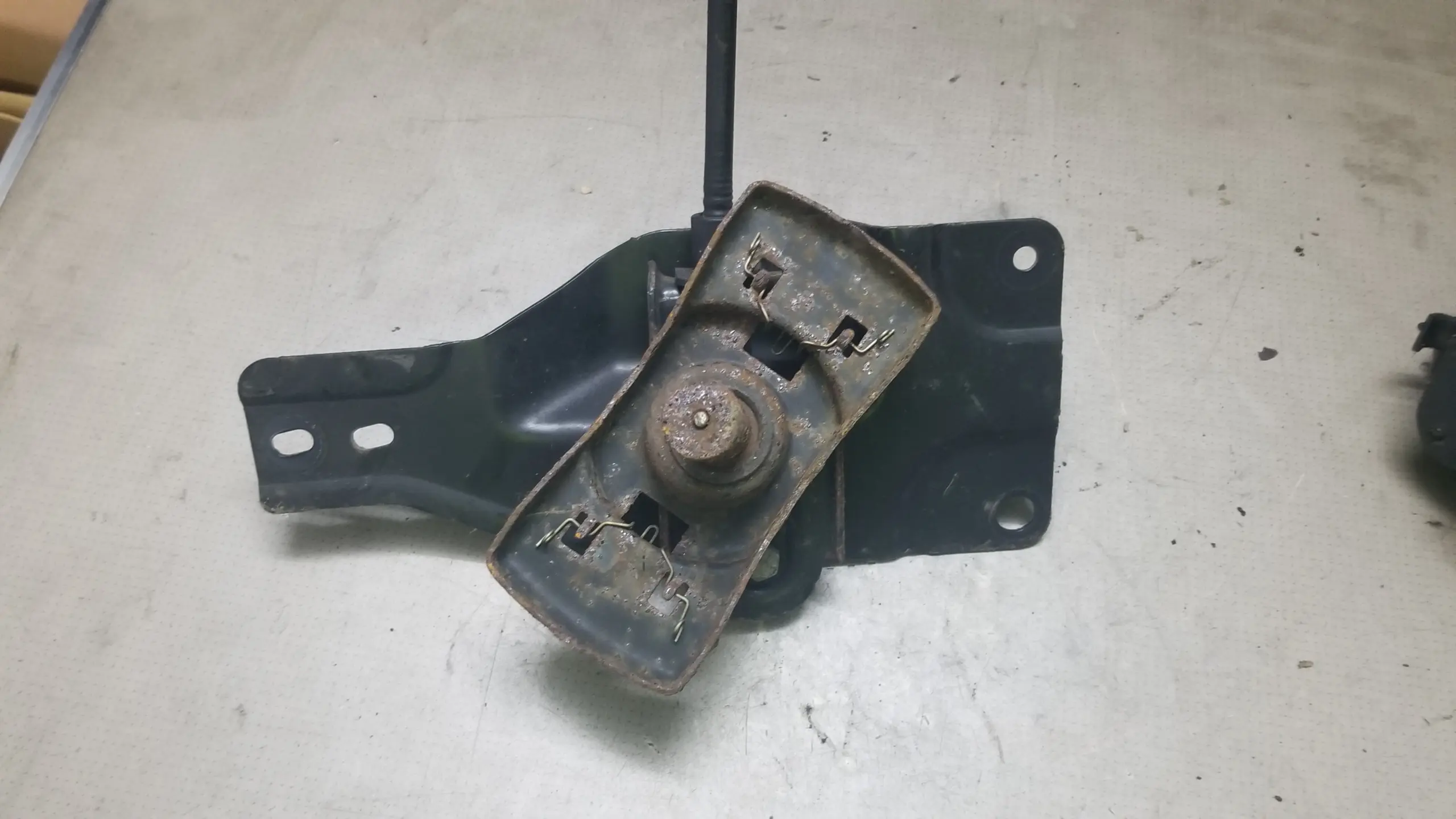 Renault Master 2010-2018 underbody spare wheel carrier bracket mounting plate