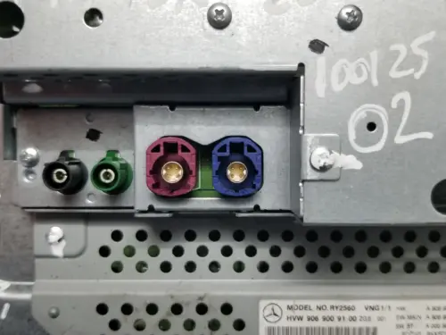 Volkswagen Crafter head unit rear connectors and antenna ports