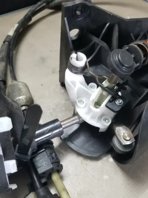 Renault Master 2019 gear change cable linkage