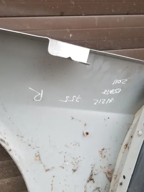 Mercedes E-Class W212 front wing outer view