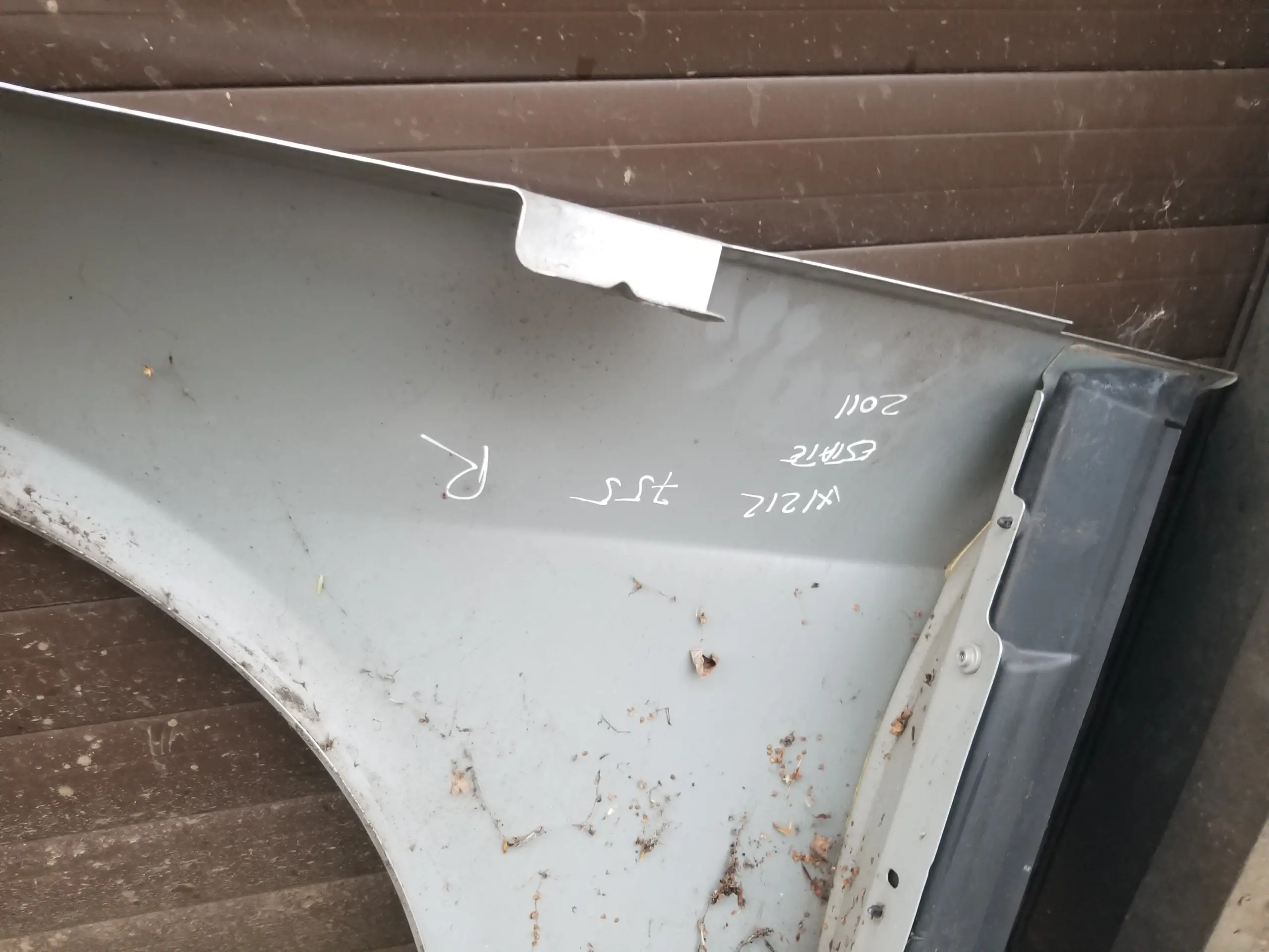 Mercedes E-Class W212 front wing outer view