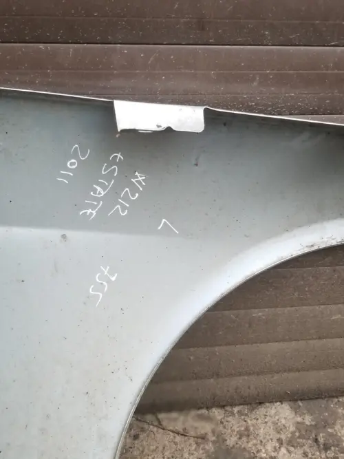 Mercedes E-Class W212 front wing outer view