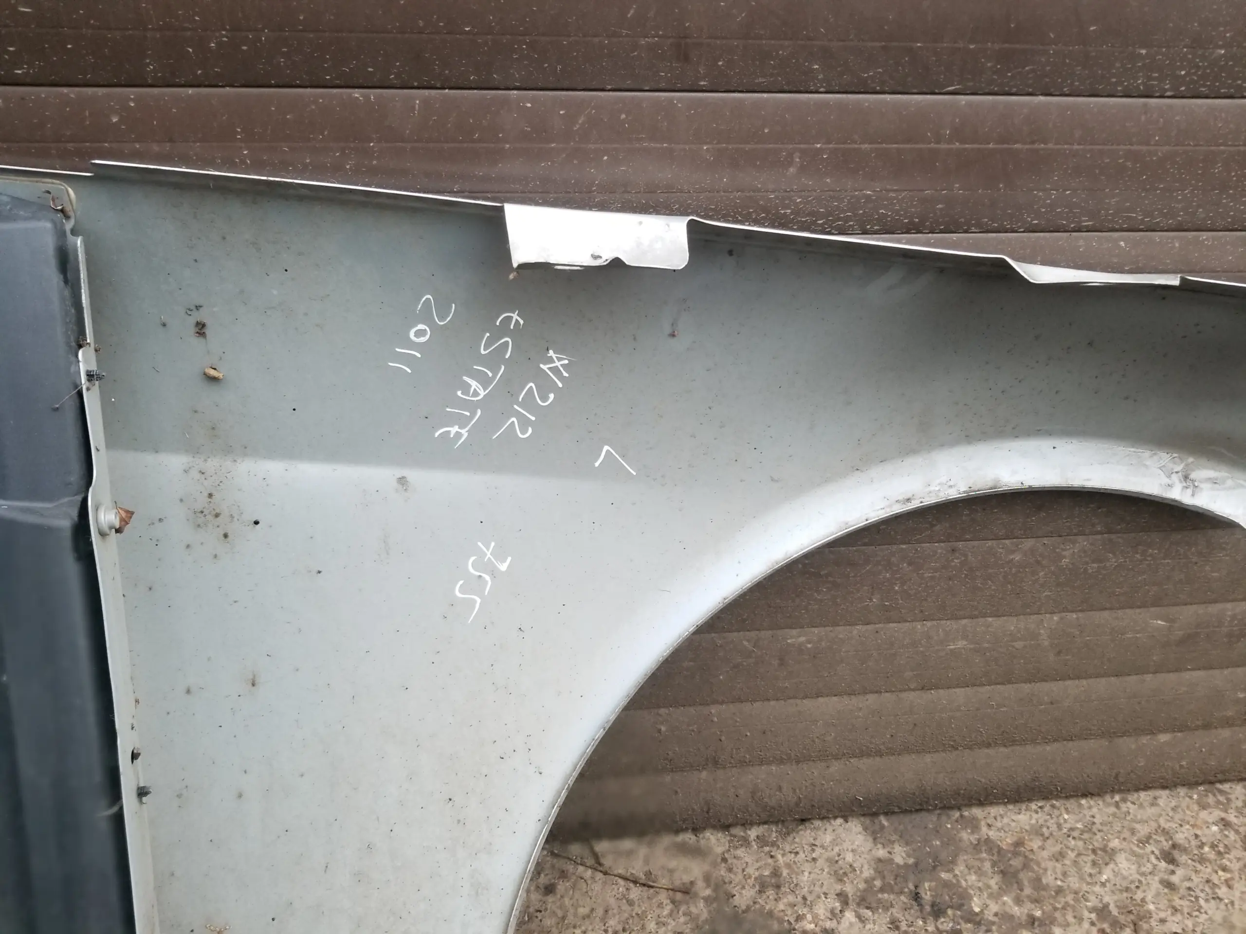 Mercedes E-Class W212 front wing outer view