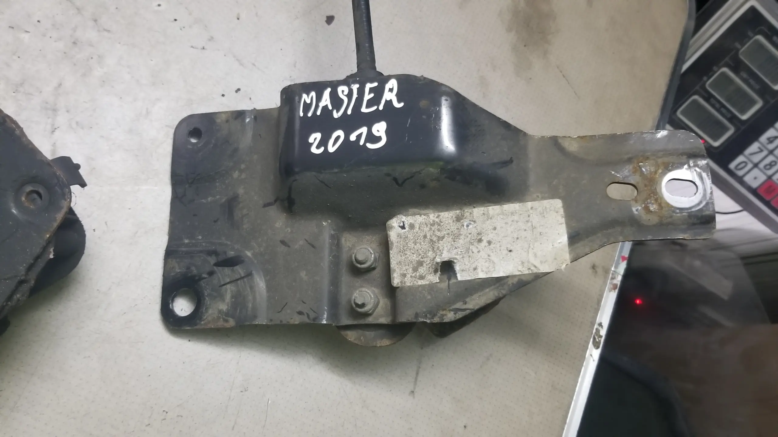 Side profile of Renault Master spare wheel hoist winch assembly – used genuine part
