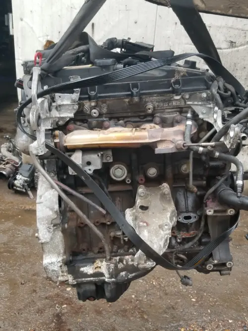 Mercedes C Class W204 engine block and wiring detail