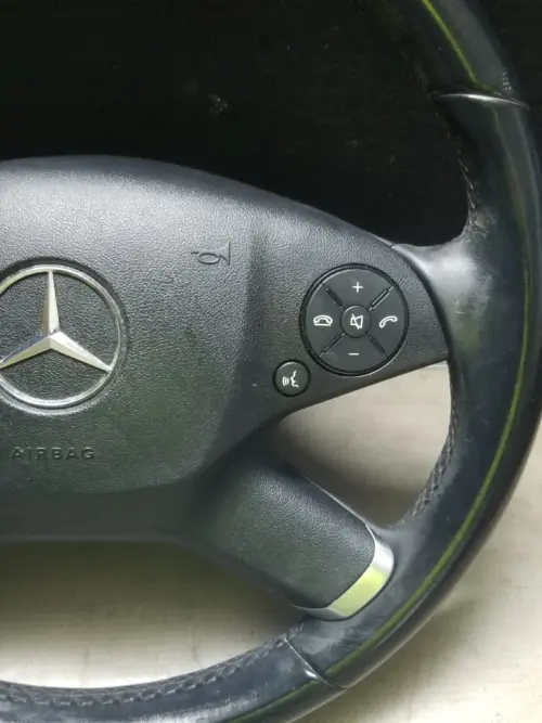 Mercedes E-Class W212 leather steering wheel condition detail