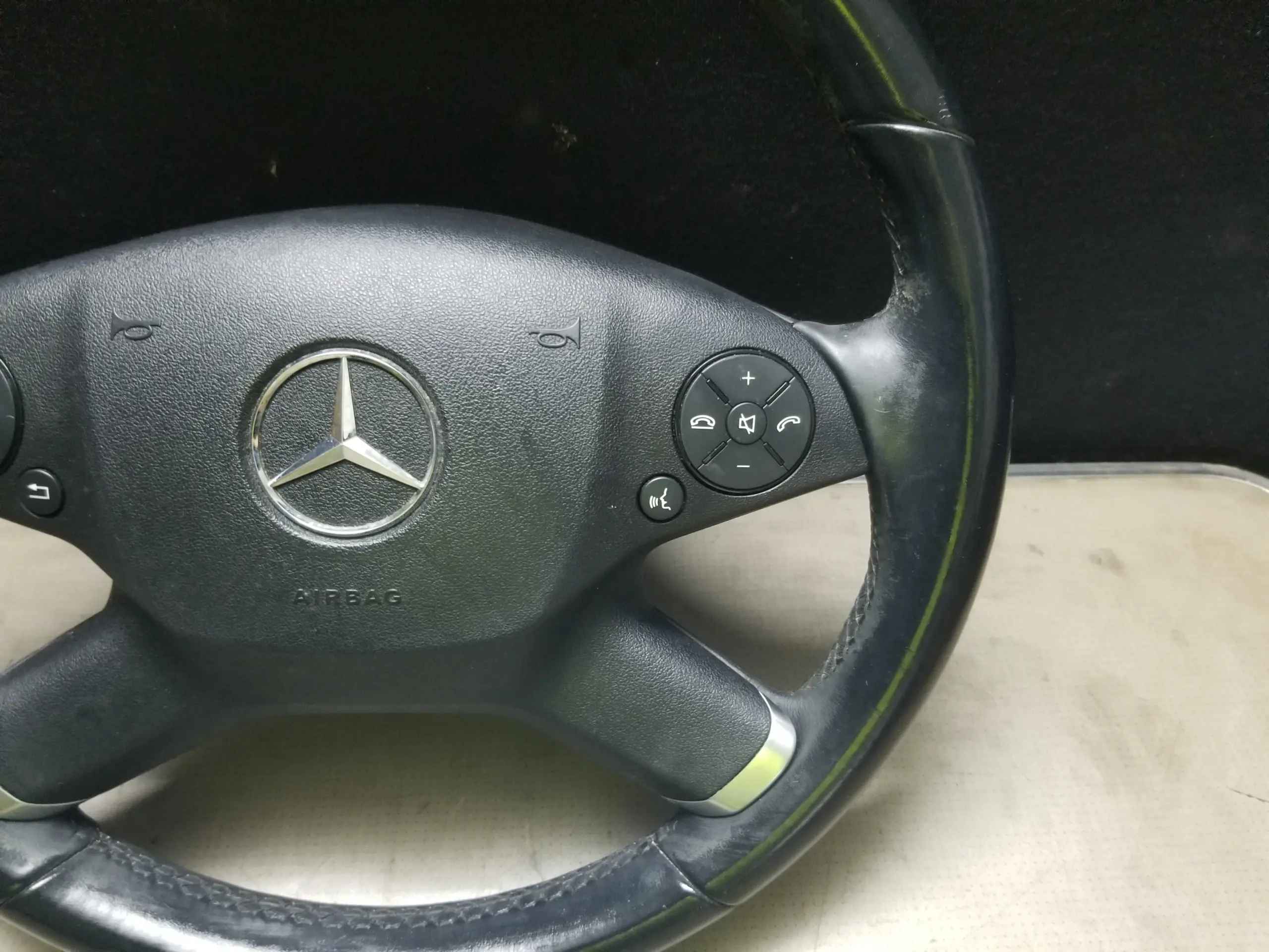 Mercedes E-Class W212 leather steering wheel condition detail