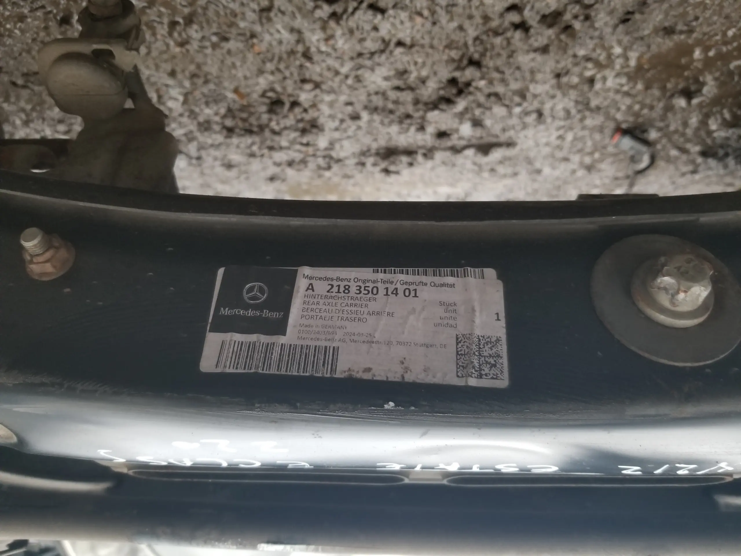 Mercedes E220 Estate rear subframe crossmember detail