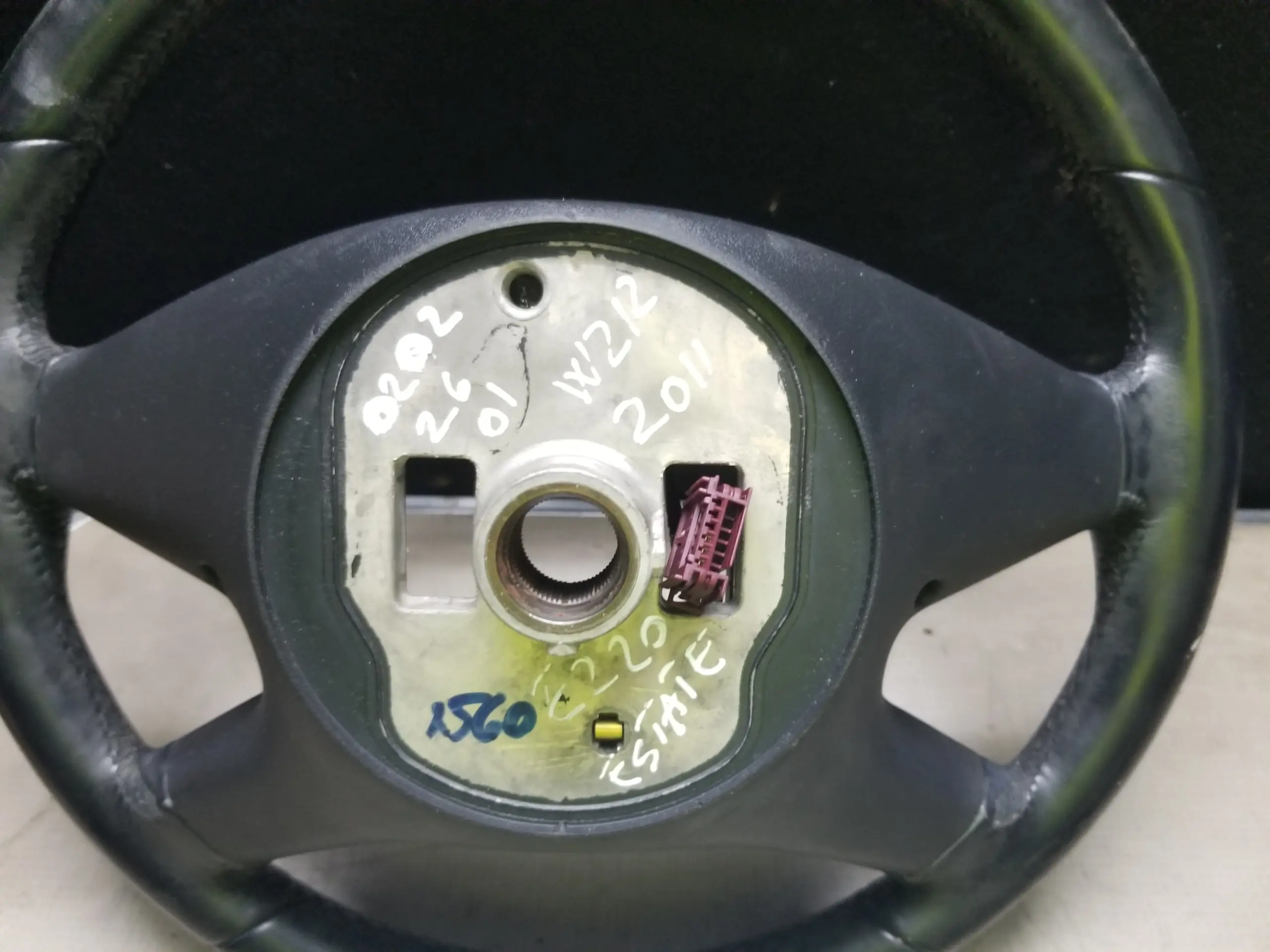 Mercedes E220 W212 steering wheel rear mounting view