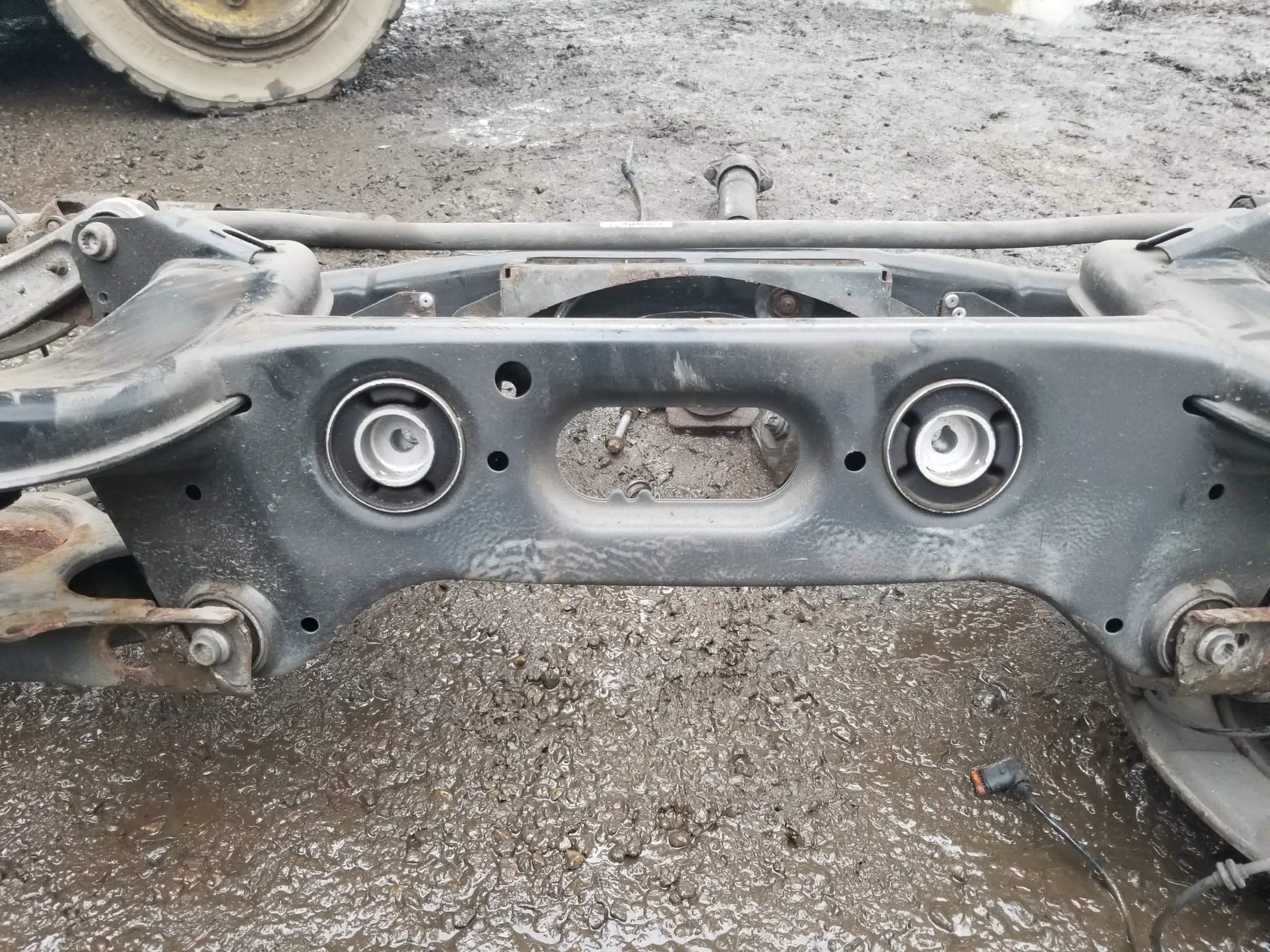 Mercedes W212 Estate rear subframe underside view