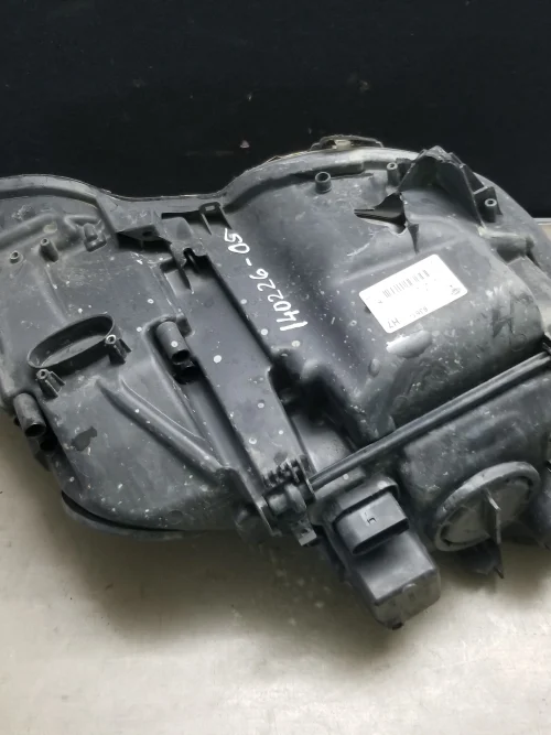 Mercedes E-Class W212 halogen headlight connectors