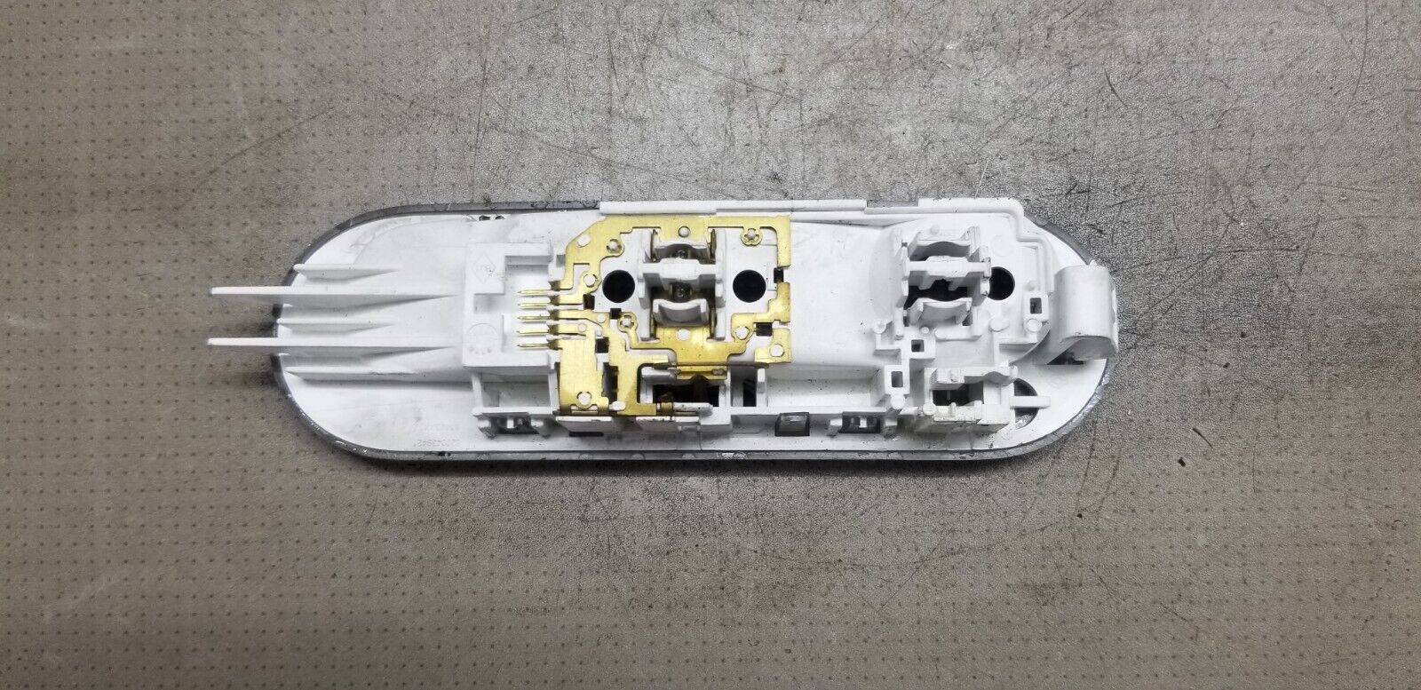 2015 RENAULT TRAFIC FRONT COURTESY INTERIOR READING LIGHT 8200439421 - Image 3