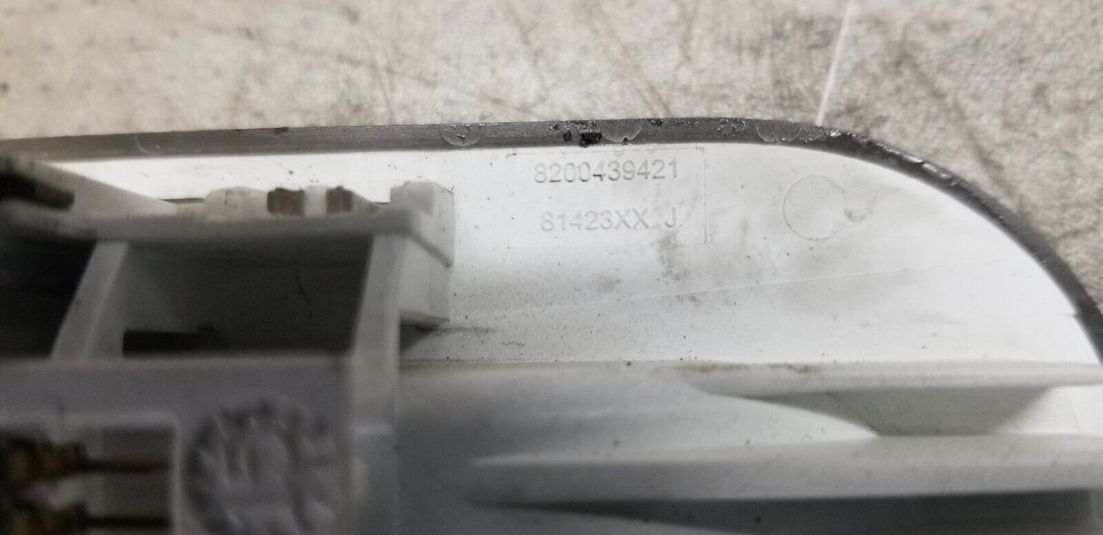 2015 RENAULT TRAFIC FRONT COURTESY INTERIOR READING LIGHT 8200439421 - Image 4