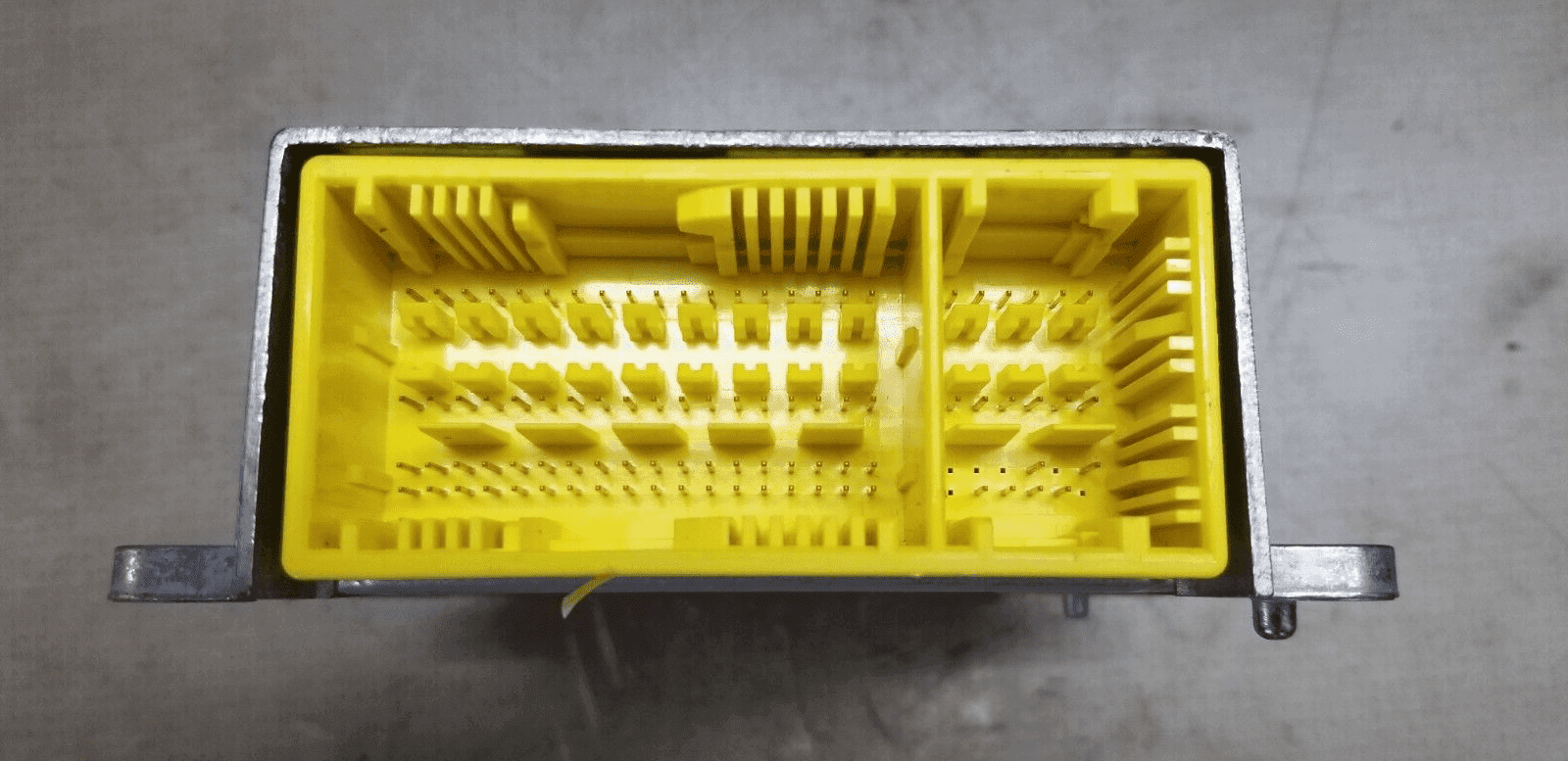 Side connector view Mercedes airbag ECU A2079011900