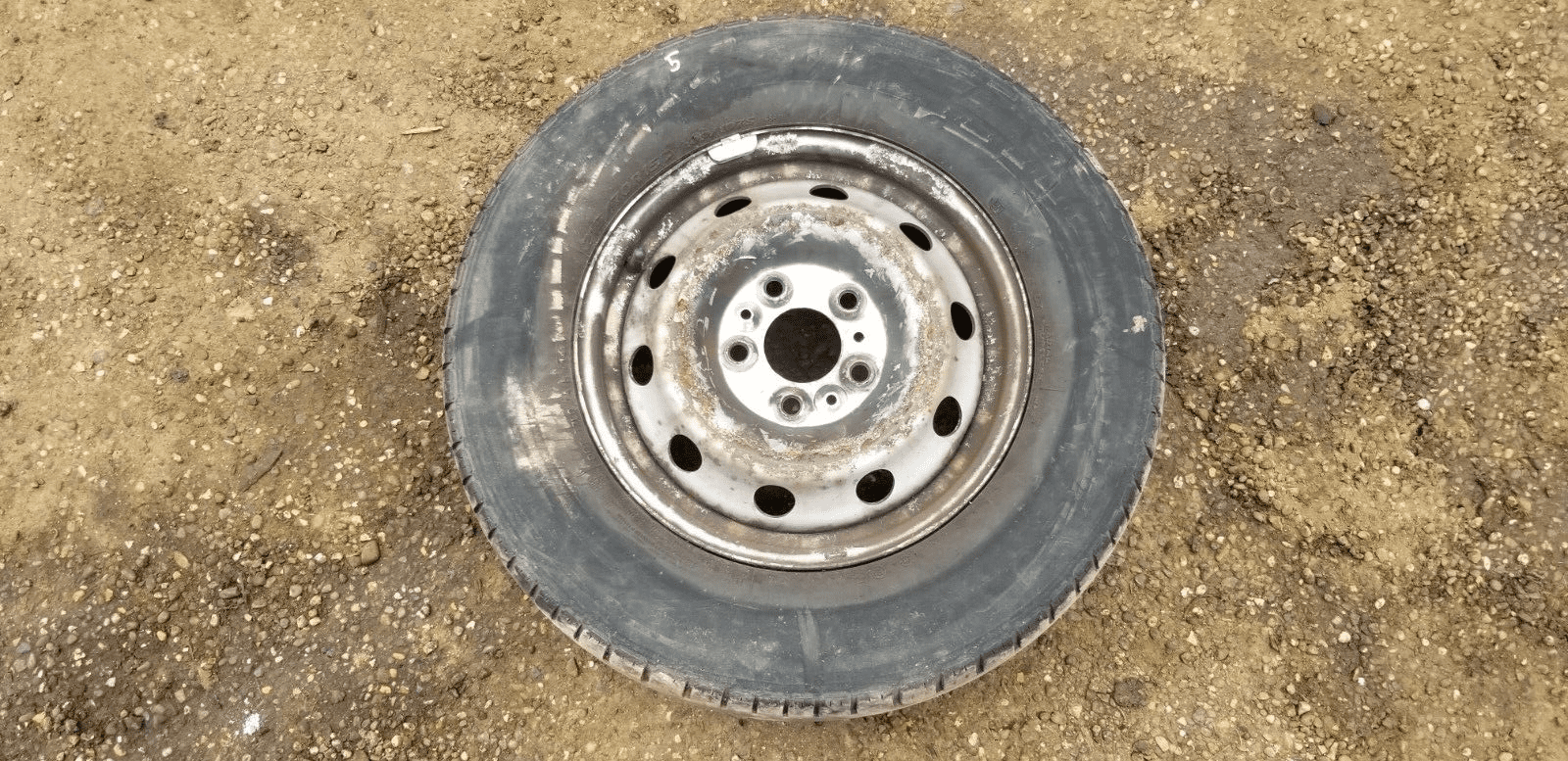 FIAT Ducato Peugeot Boxer steel wheel with tyre 215/70 R15 front view