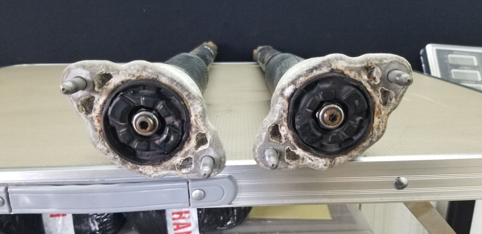 GENUINE MERCEDES BENZ E CLASS A2043260598 Shock Absorber Rear PAIR - Image 5