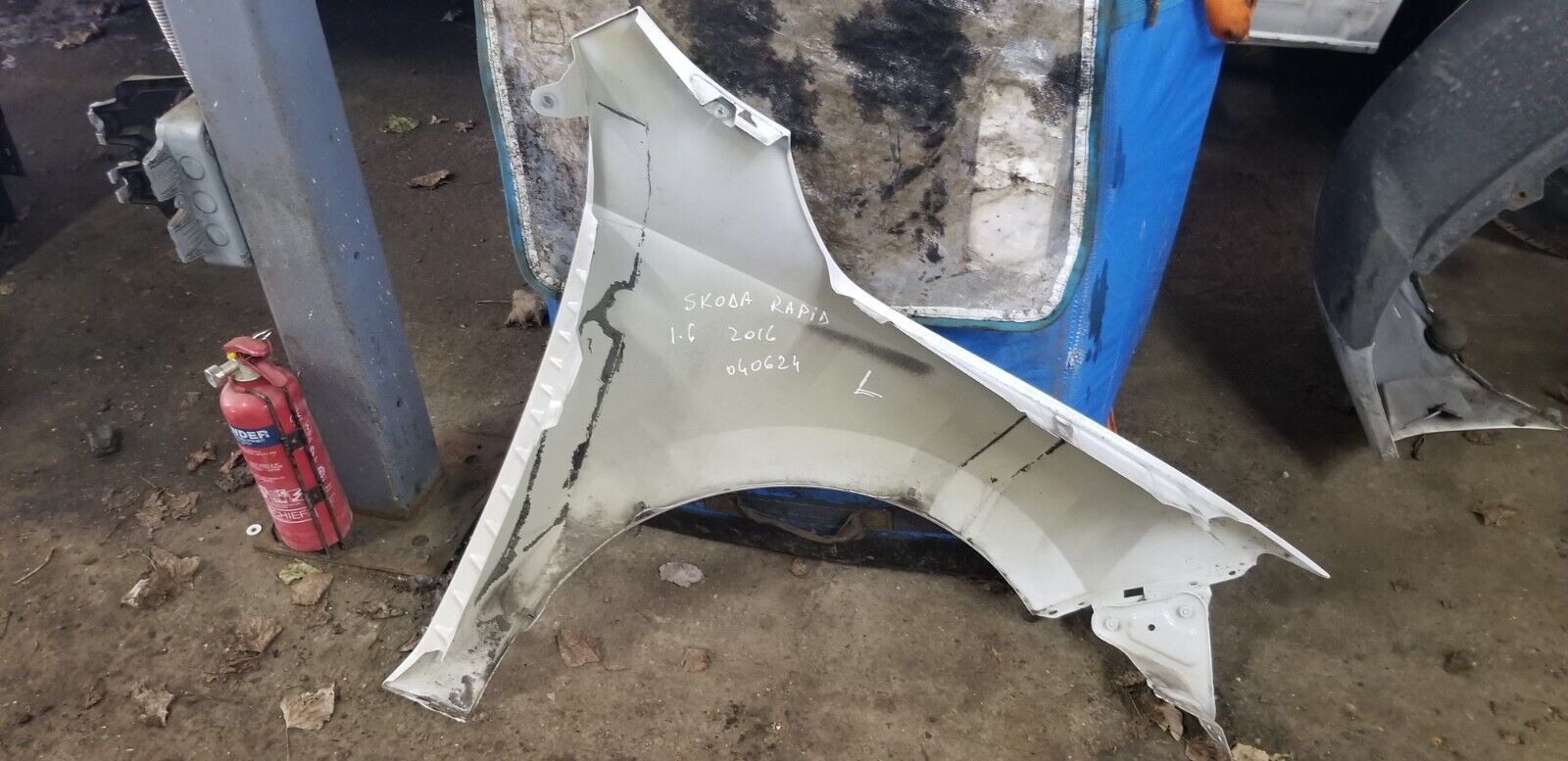 Genuine Skoda Rapid 2016 Front Wing In White N/S/F Left Passenger Side |O - Image 3